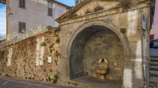 S. Michele al Pozzo Bianco fountain