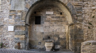 Porta Dipinta fountain