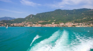 Mit dem Boot auf dem Iseo See